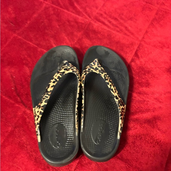 OOFOS Black Sandals with Leopard Print Strap - Picture 3 of 5
